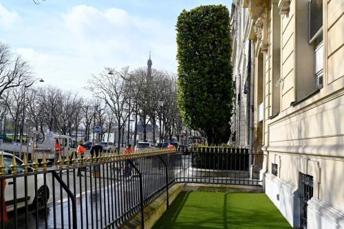 Champs-Elysees Apartment | Elegant Studio Avenue Montaigne