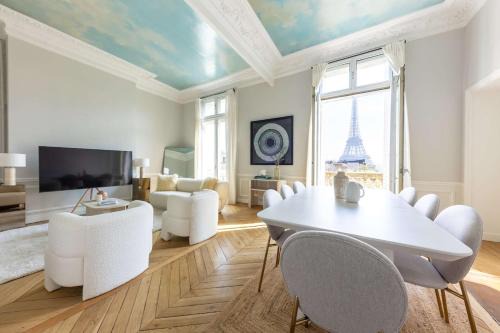 Chaillot Apartment | Exceptional Eiffel Tower Gem 4BED 8P in Trocadero