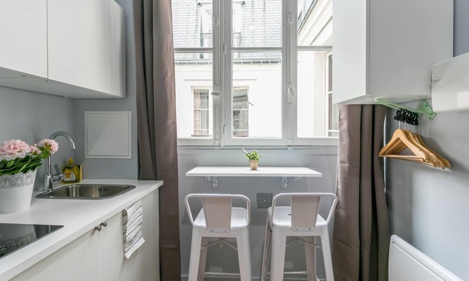 Quartier du Faubourg-Montmartre Apartment | Grands Magasins - Opéra 32: cosy apt. for 2