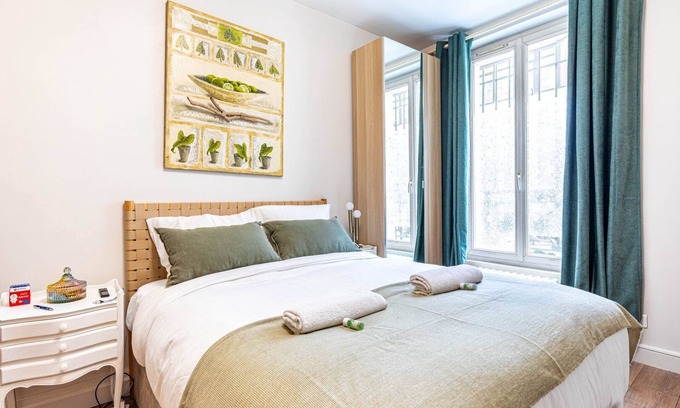 Les Puces de Saint-Ouen Apartment | GuestReady - Modern cosy stay near attractions