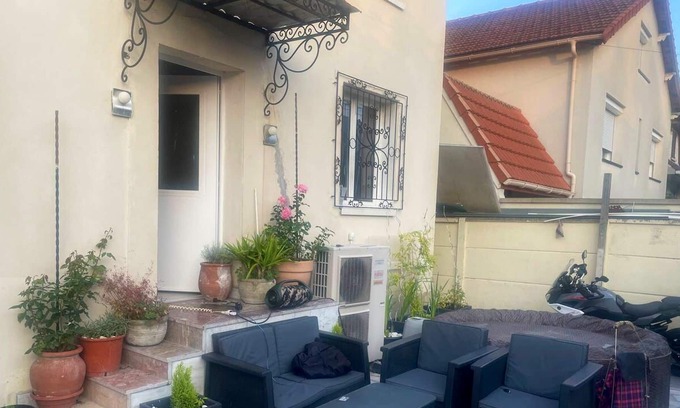 La Mare House | Homerez - Nice house for 6 ppl. with jacuzzi and terrace at Drancy