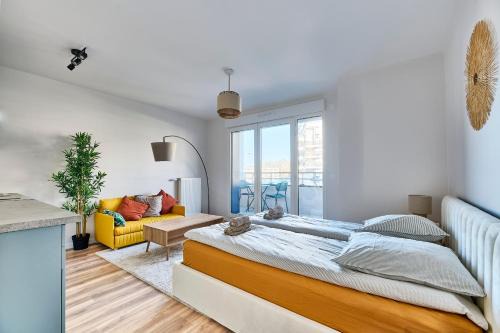 Colombes Apartment | La Défense Apartment with Parking & Terrace