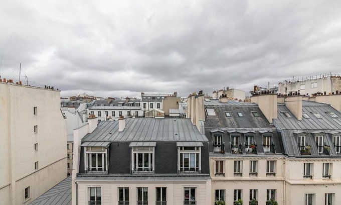 9th Arrondissement Apartment | Lafayette - Saint-Lazare 62 : Cosy apartment for 2