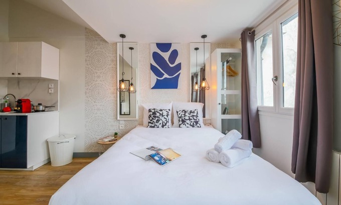9th Arrondissement Apartment | Lafayette - Saint-Lazare 62: cosy apartment for 4