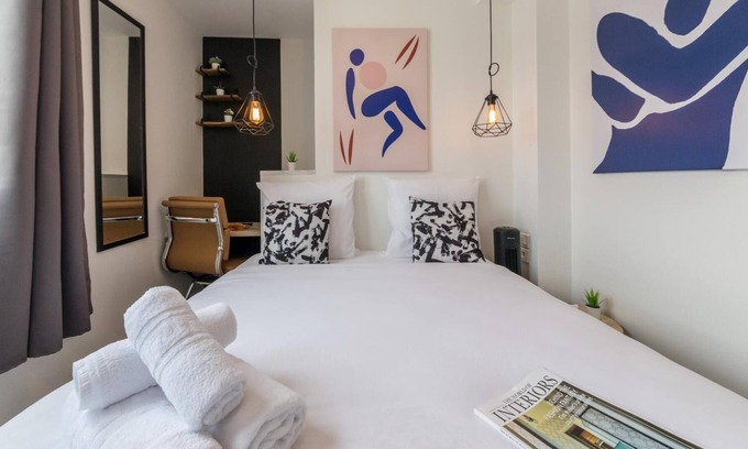 9th Arrondissement Apartment | Lafayette - Saint-Lazare 65 : cosy apartment for 2
