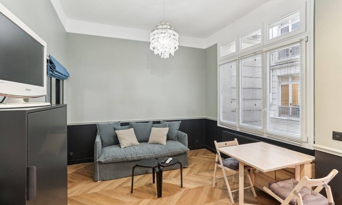 L'Europe Apartment | Le Modernisme au coeur du 8eme