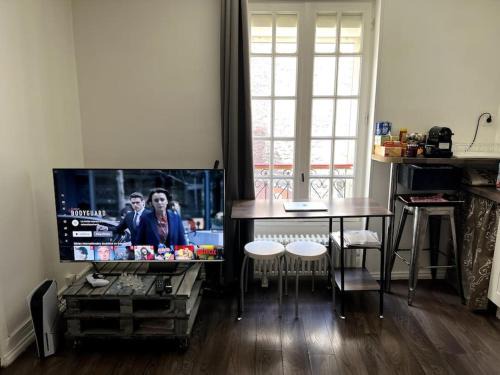 Levallois-Perret Apartment | Le Nid Douillet en Plein Centre
