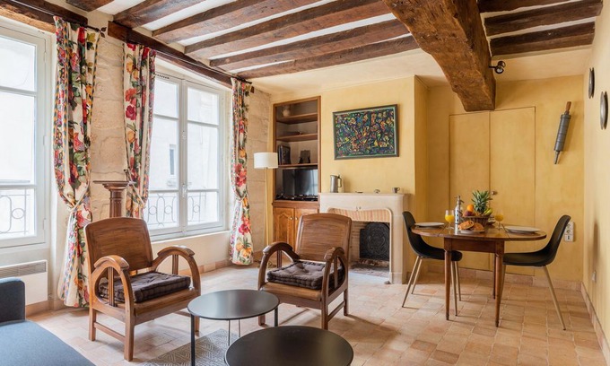 Latin Apartment | LOVELY LATIN QUARTER STUDIO STEPS FROM PANTHEON!