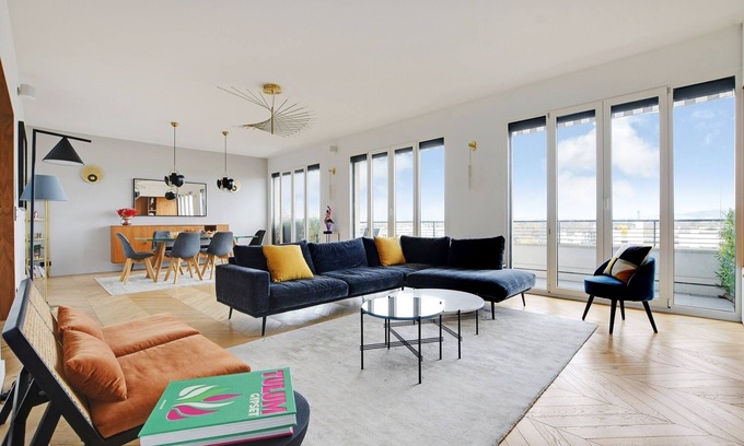 16th Arrondissement Apartment | Luxury apartment in the 16th arrondissement with doorman