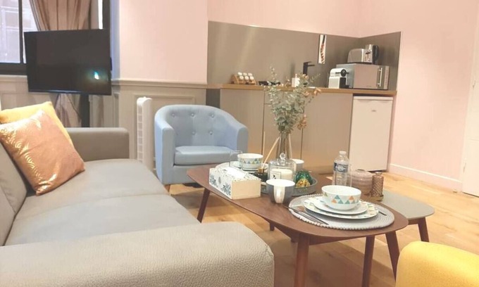 Quartier de la Folie-Mericourt Apartment | LUXURY FLAAT IN PARIS