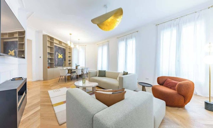 Saint-Gervais Apartment | Luxury Rivoli 4 Bed 3.5 Bath by Hotel de Ville/BHV