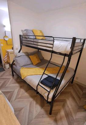 Ville-d'Avray Hostel | Monastère