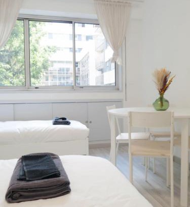Quartier Saint-Georges Apartment | Opéra de Paris-6 Min Walk-Modern Apt 4 sleepe