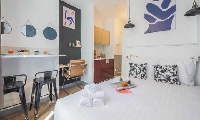 Quartier du Faubourg-Montmartre Apartment | Opéra - Rossini 24: cosy flat for 2