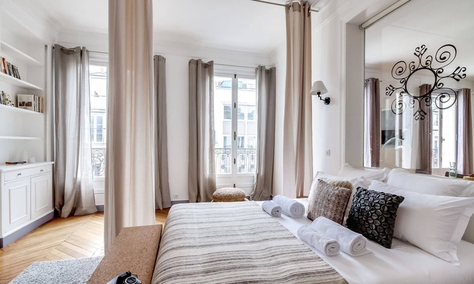 Faubourg-du-Roule Apartment | Ponthieu I - Three Bedroom Apartment, Sleeps 9