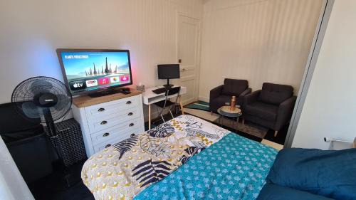 Colombes House | Résidence Cosy, chambre privée non mitoyenne avec serrure dans un appartement de 50 m carrés