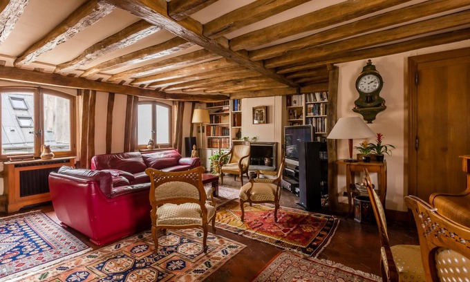 Paris City Center Apartment | Steps from the Louvre, by Veeve