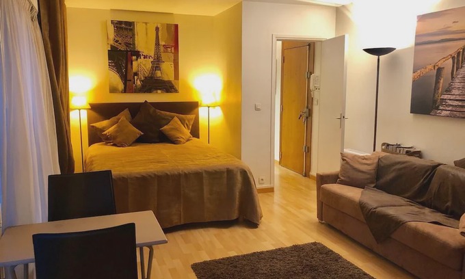 Chaillot Apartment | Studio Champs Elysées
