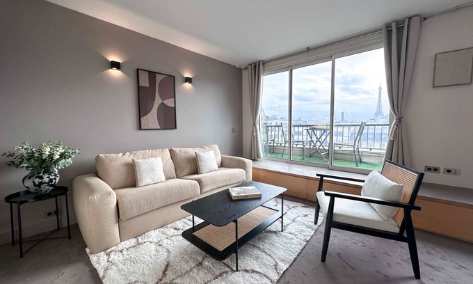 Faubourg-du-Roule Apartment | Studio flat ∙ 3 guests