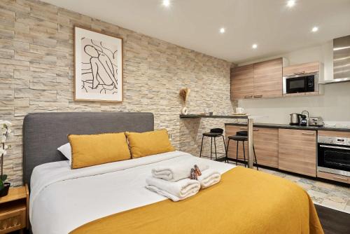 Enfants-Rouges Apartment | Studio Le Marais by Studio prestige
