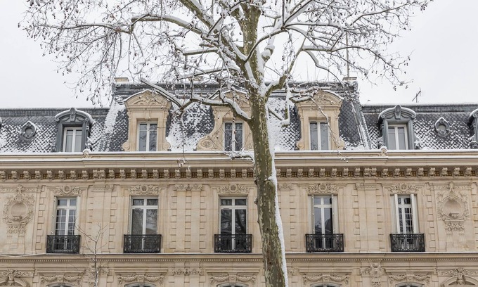 L'Europe Apartment | Style near Parc Monceau, by Veeve