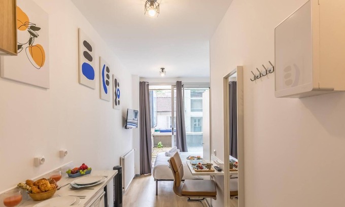 15th Arrondissement Apartment | Tour Eiffel - Saint-Charles 14: cosy flat for 2