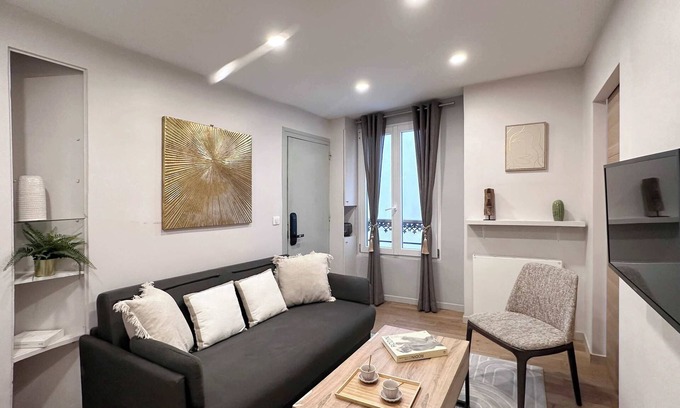 9th Arrondissement Apartment | Unique Flat near Opéra Garnier