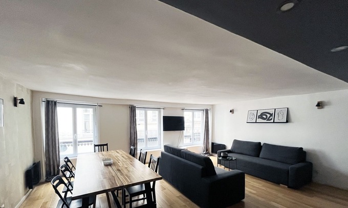 Quartier du Mail Apartment | Urban Flat 89 - Charming 3 Bedroom Flat in Paris