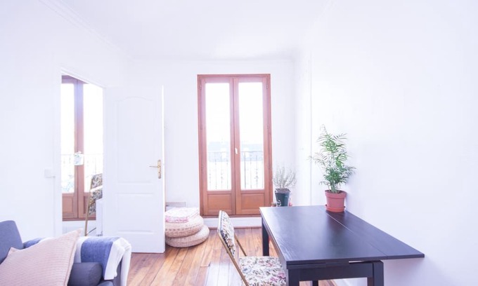 Combat Apartment | Very nice cosy apartment in Belleville