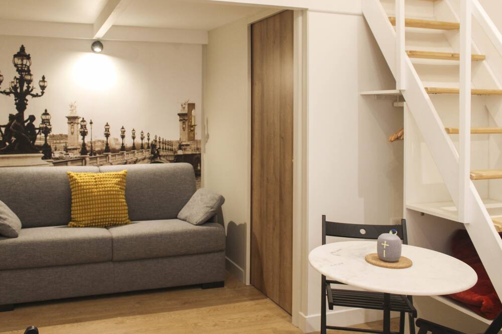 10th Arrondissement Apartment | Cosy love nest near Gare de l'Est