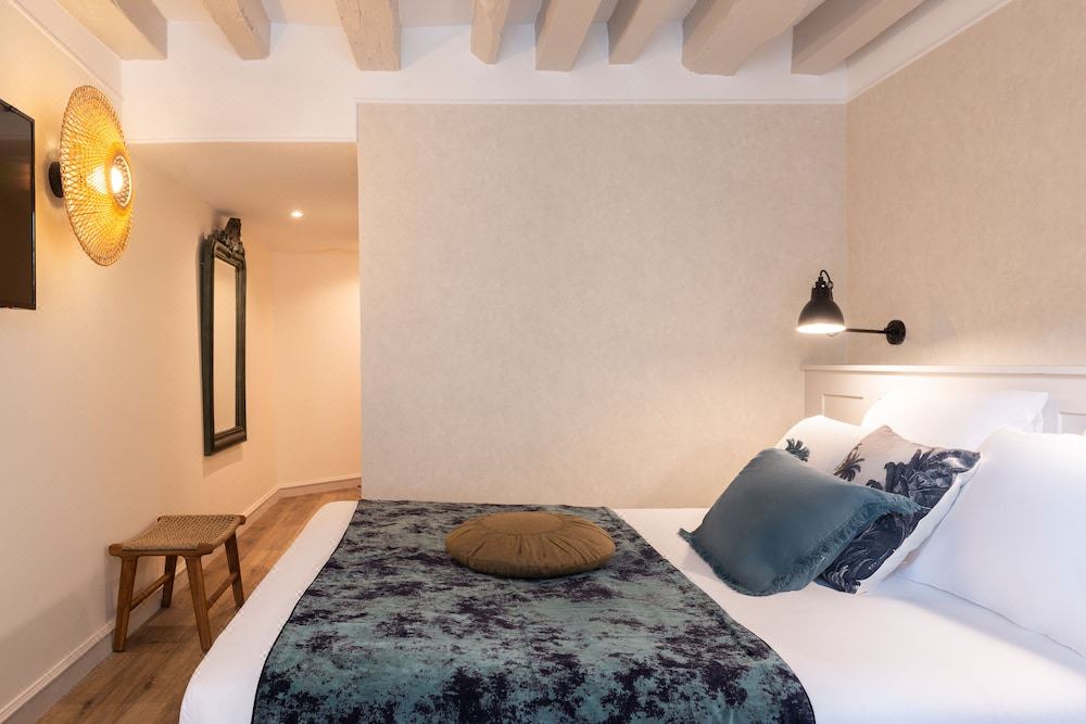 Photo of Bedroom in 9th Arrondissement