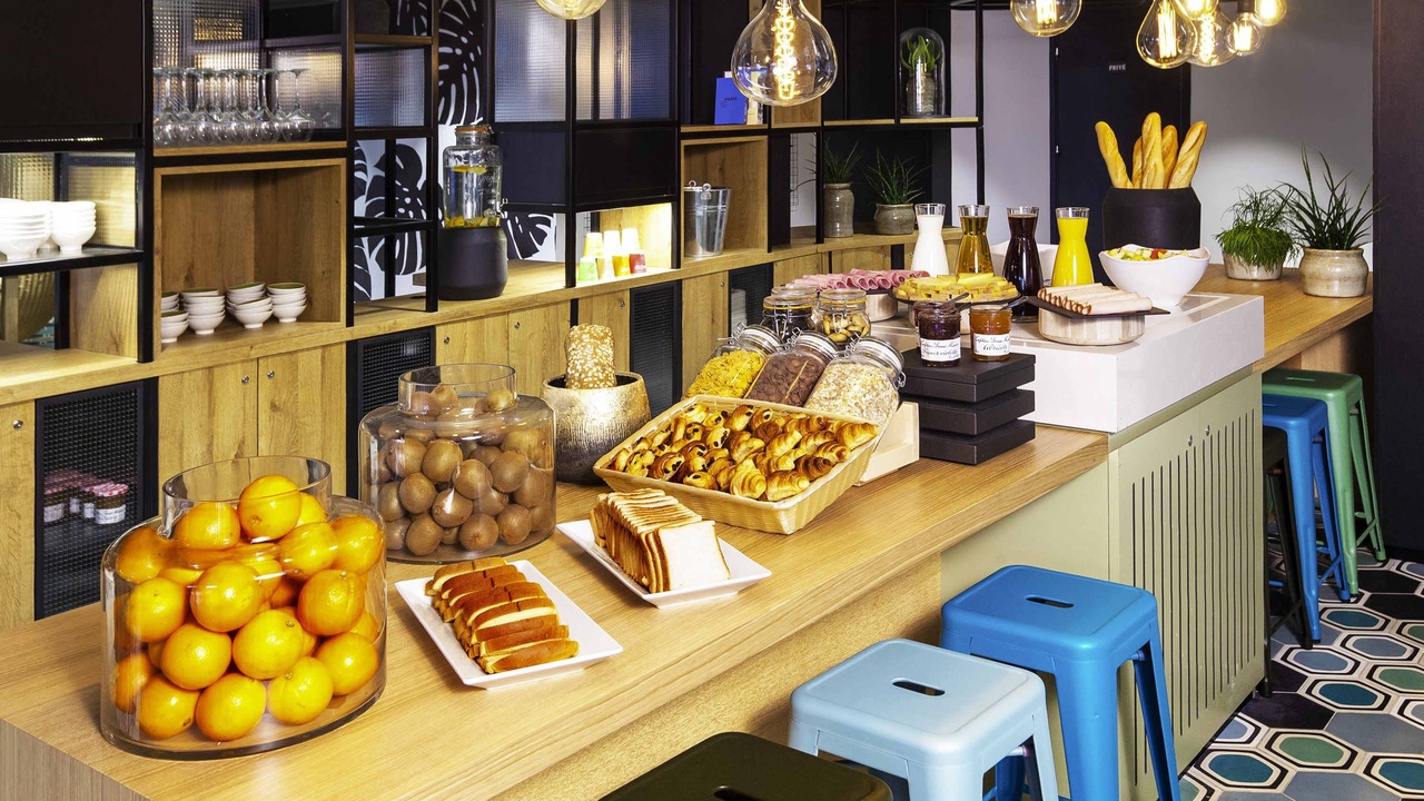 Photo of Livingroom in Republique–Point-du-Jour