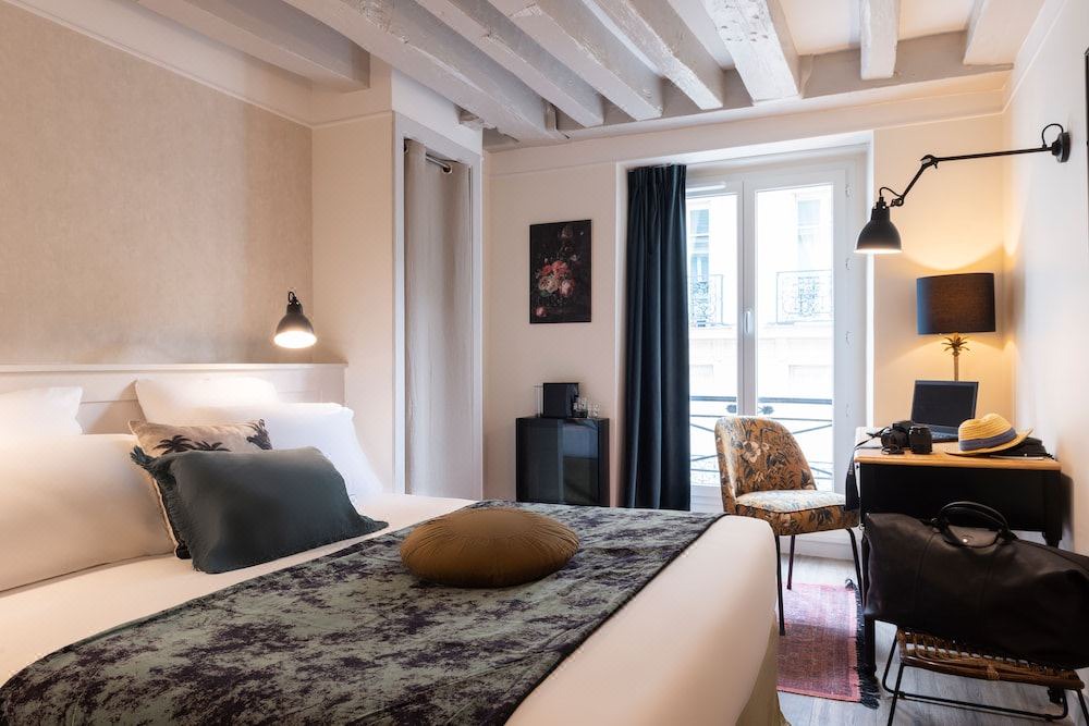 Photo of Livingroom in 9th Arrondissement