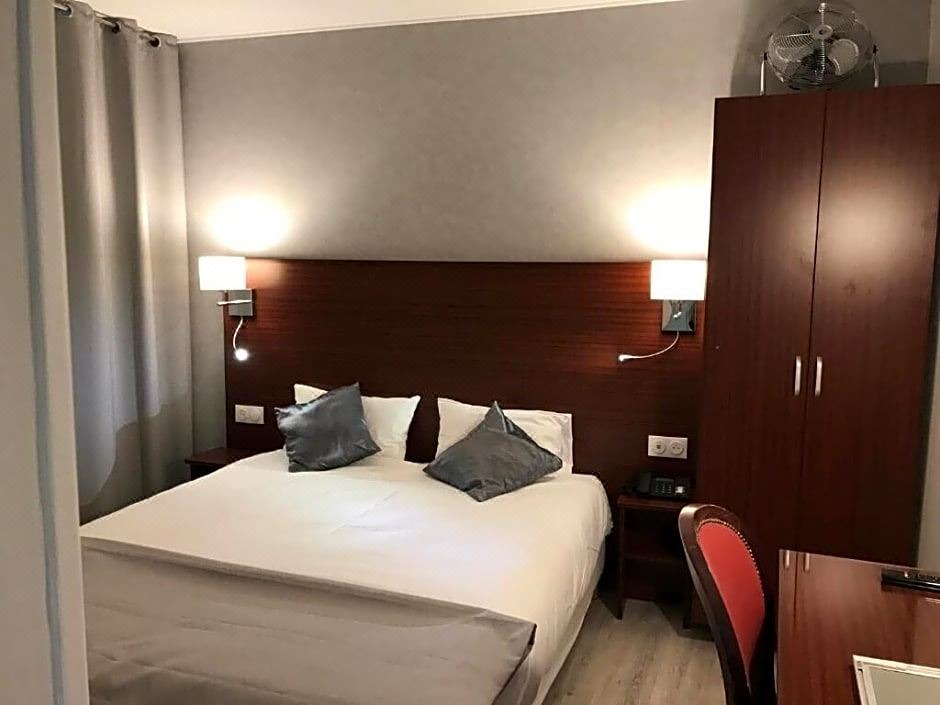 Photo of Bedroom in Combat