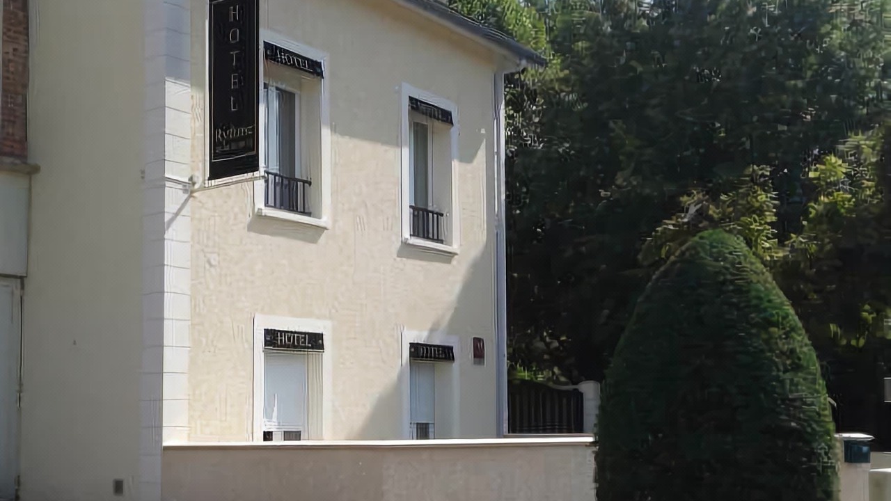 Photo of Buildings in Saint-Cloud