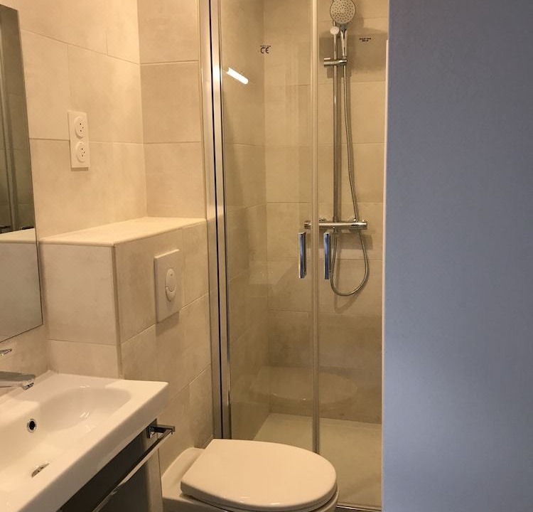 Photo of Bathroom in Combat