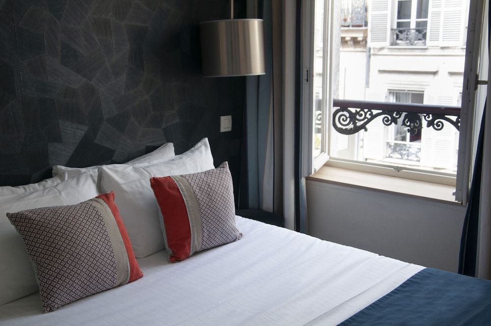 Photo of Bedroom in 9th Arrondissement