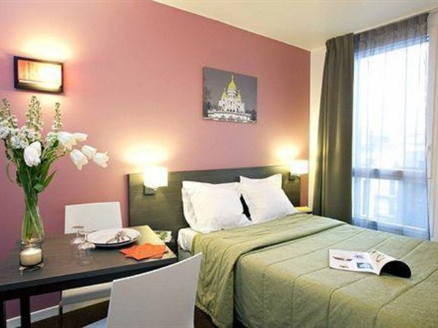Photo of Bedroom in Asnieres-sur-Seine