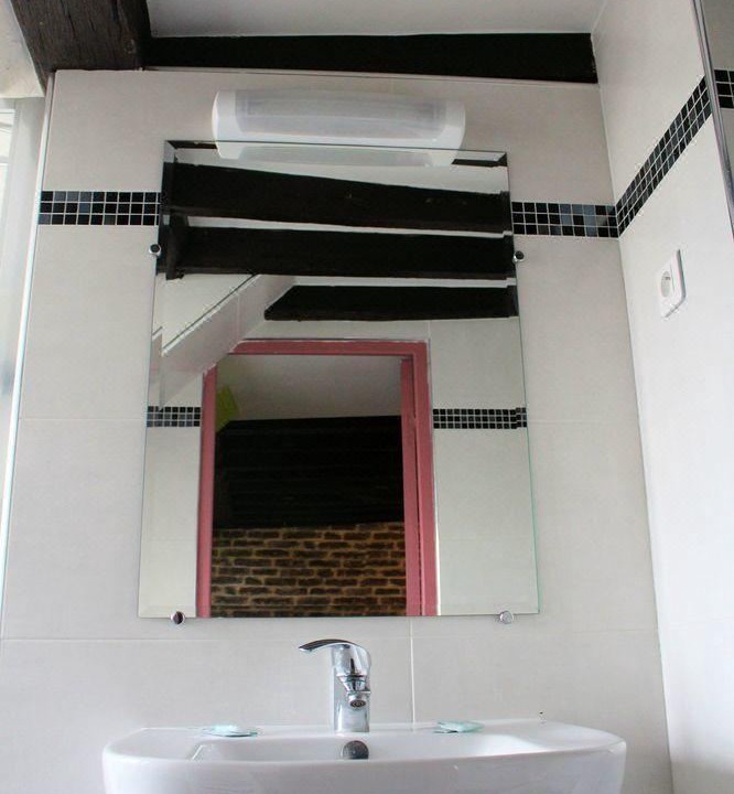 Photo of Bathroom in Quartier de la Folie-Mericourt