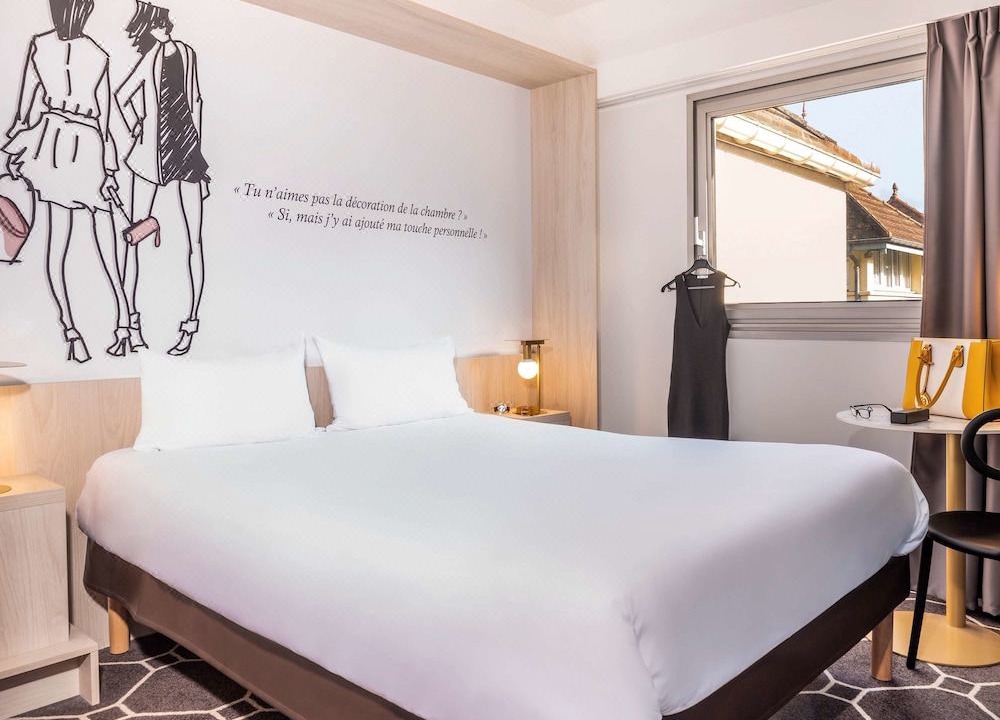 Photo of Bedroom in Sceaux