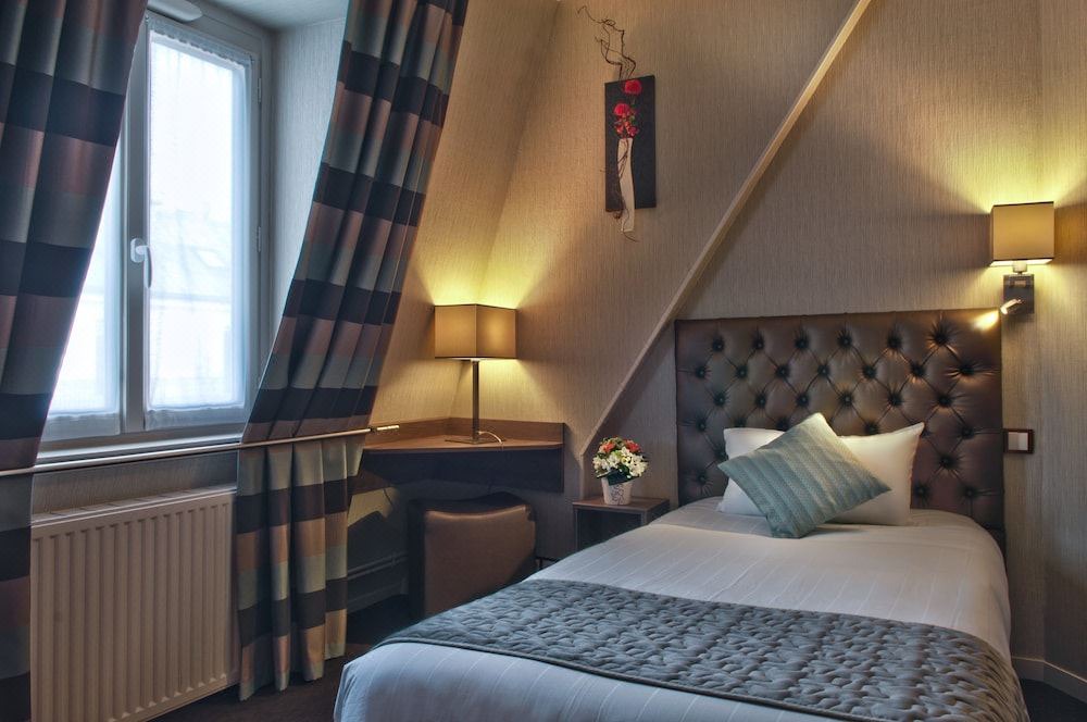 Photo of Bedroom in 9th Arrondissement