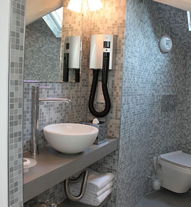 Photo of Bathroom in Quartier de la Folie-Mericourt