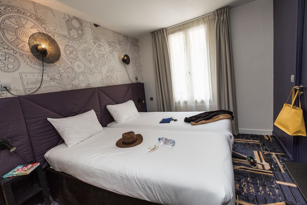 Photo of Bedroom in Clichy