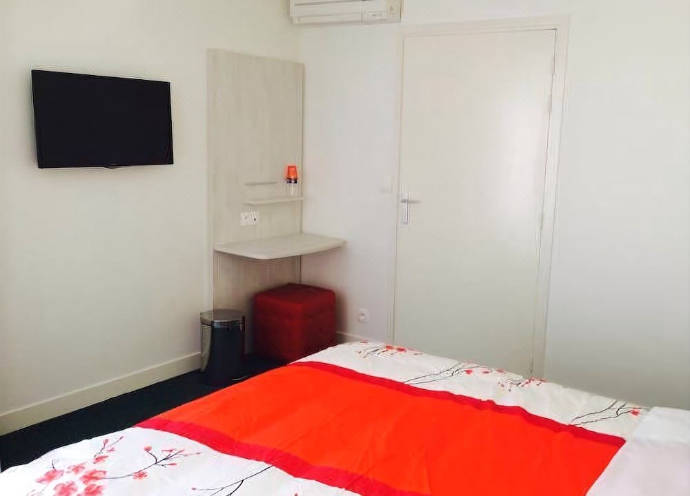 Photo of Bedroom in Saint-Cloud