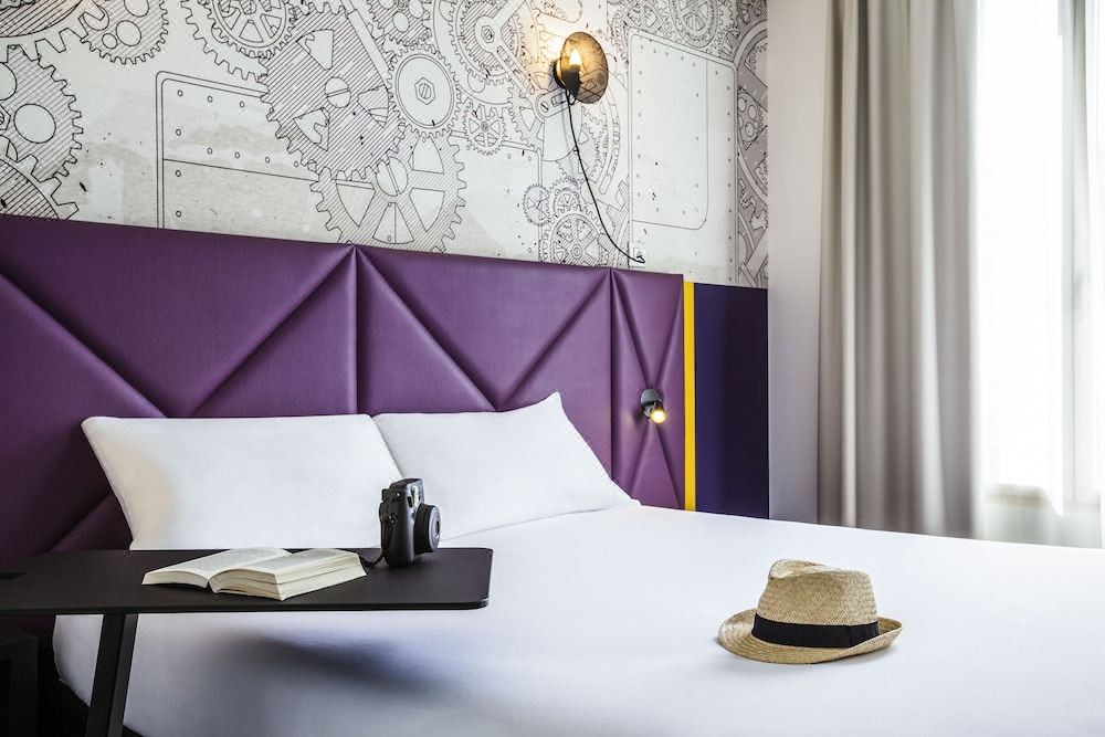 Photo of Bedroom in Clichy