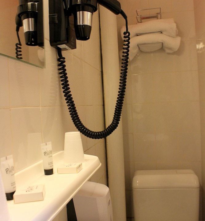Photo of Bathroom in Saint-Lambert