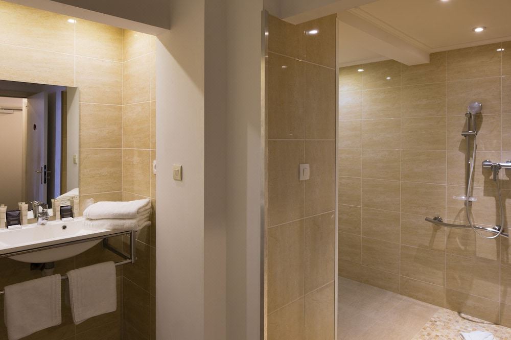 Photo of Bathroom in Quartier du Petit-Montrouge