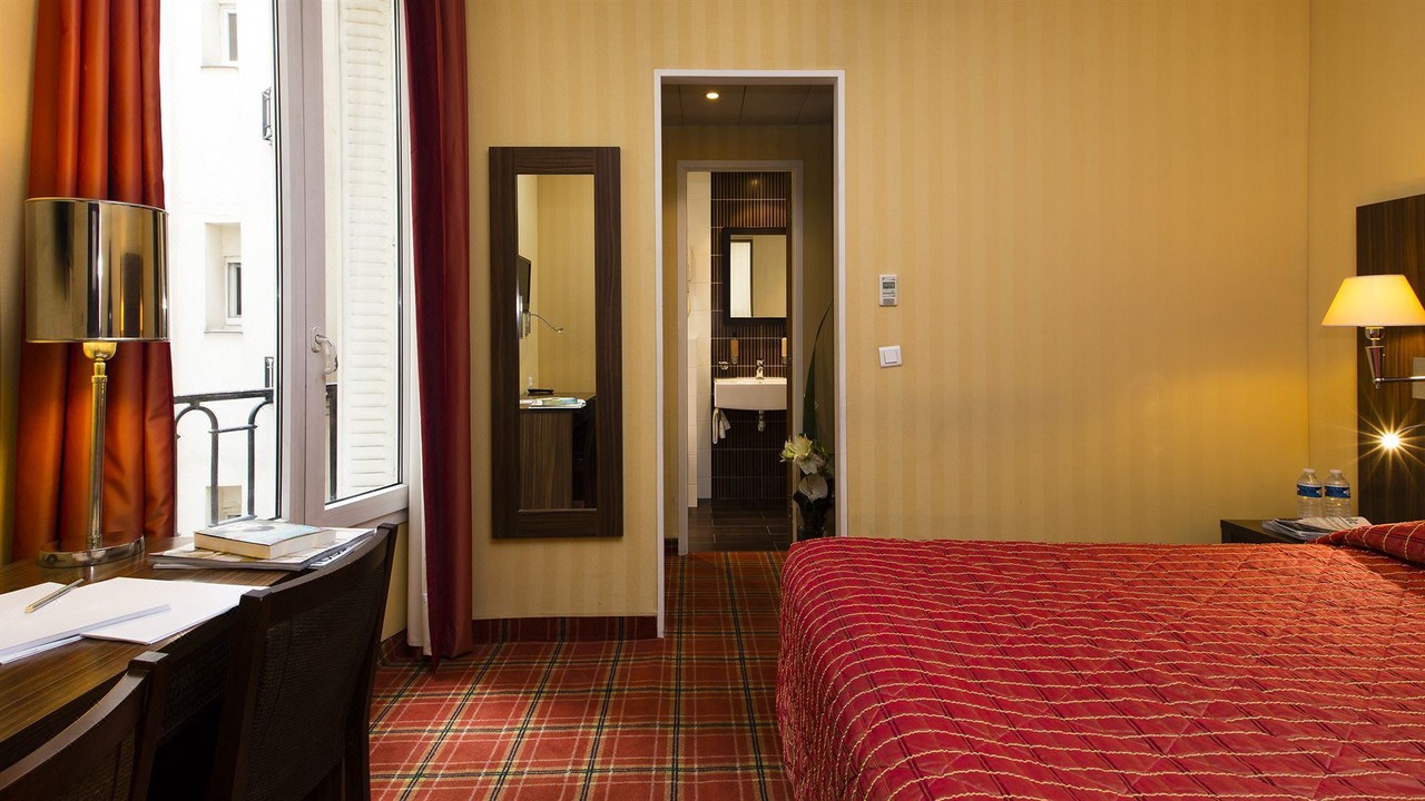 Photo of Bedroom in 9th Arrondissement