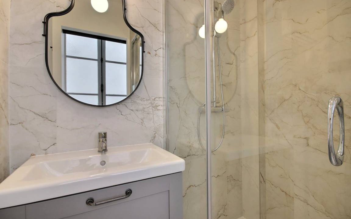Photo of Bathroom in Quartier de la Place-Vendome
