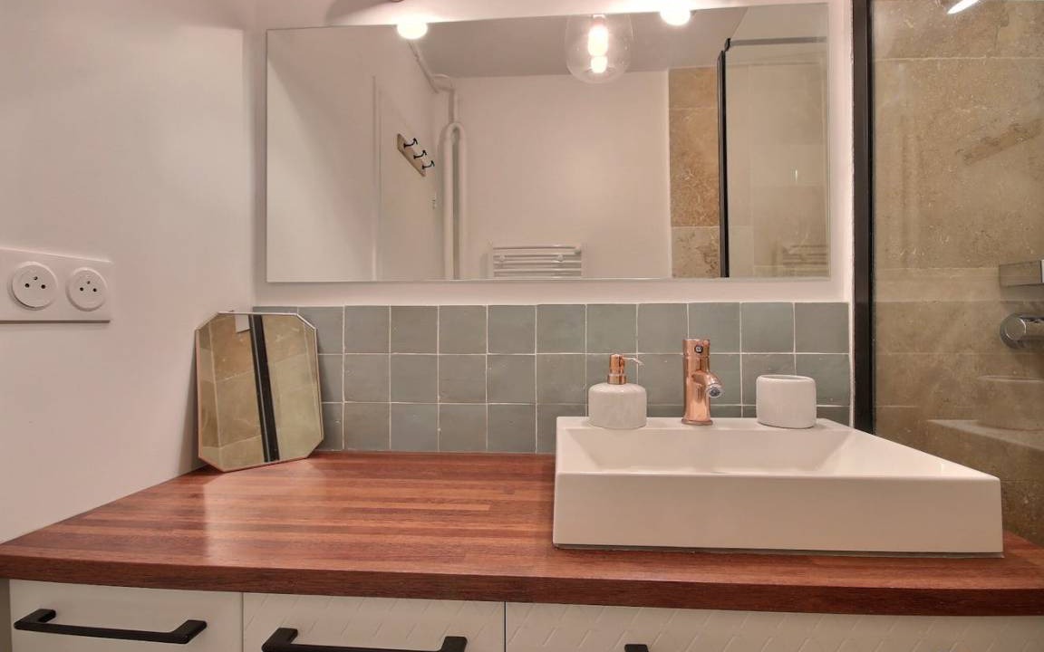 Photo of Bathroom in Combat